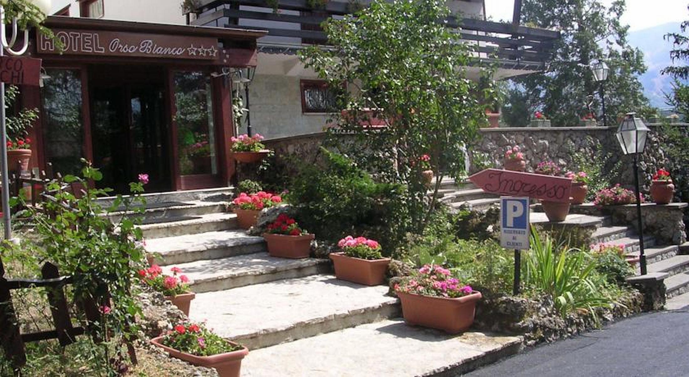 Hotel Orso Bianco بيسكاسيرولي المظهر الخارجي الصورة
